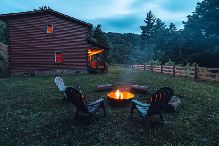 Backyard Fire Pit Ideas for Romantic Fall Nights